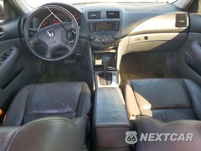 Zdjęcie 8 z 13 samochodu: 2005 HONDA ACCORD EX VIN:1HGCM66595A003831 - miniatura
