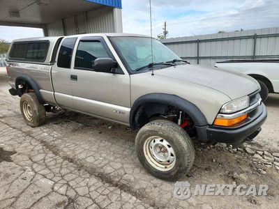 Czwarte zdjęcie samochodu z boku: 2003 CHEVROLET S TRUCK S10 VIN:1GCCT19XX38134885 - miniatura