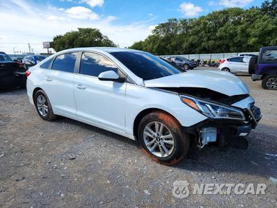 Czwarte zdjęcie samochodu z boku: 2017 HYUNDAI SONATA SE VIN:5NPE24AF2HH453707 - miniatura