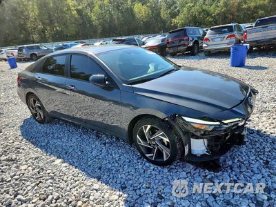 Czwarte zdjęcie samochodu z boku: 2025 HYUNDAI ELANTRA SEL SPORT VIN:KMHLM4DG1SU032060 - miniatura