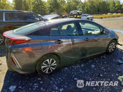 Trzecie zdjęcie samochodu z tyłu: 2018 TOYOTA PRIUS PRIME ADVANCED VIN:JTDKARFP1J3099944 - miniatura