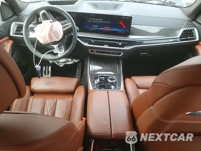 Zdjęcie 8 z 13 samochodu: 2026 BMW X7 M60I VIN:5UX33EM00T9024342 - miniatura