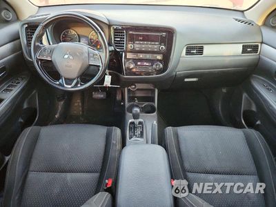 Zdjęcie 8 z 13 samochodu: 2016 MITSUBISHI OUTLANDER ES VIN:JA4AD2A33GZ000118 - miniatura