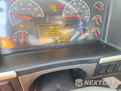 Zdjęcie 9 z 13 samochodu: 2018 VOLVO VNL SEMI TRUCK VIN:4V4NC9EH1JN886273 - miniatura