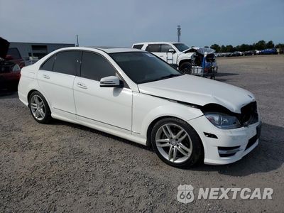 Czwarte zdjęcie samochodu z boku: 2014 MERCEDES-BENZ C 250 VIN:WDDGF4HB6EA955497 - miniatura