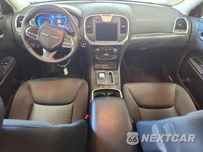 Zdjęcie 8 z 13 samochodu: 2018 CHRYSLER 300 TOURING VIN:2C3CCARG4JH195659 - miniatura