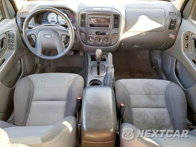 Zdjęcie 8 z 13 samochodu: 2005 FORD ESCAPE VIN:1FMYU92Z75DA03836 - miniatura