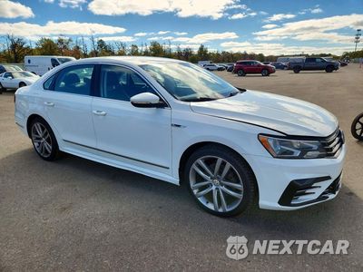 Czwarte zdjęcie samochodu z boku: 2017 VOLKSWAGEN PASSAT VIN:1VWDT7A33HC015559 - miniatura