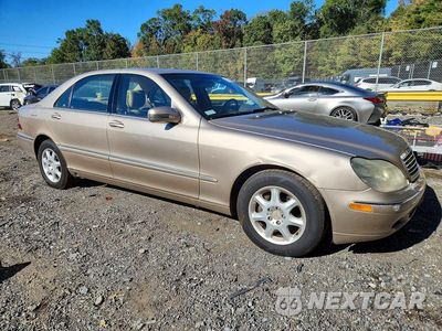 Czwarte zdjęcie samochodu z boku: 2000 MERCEDES-BENZ S 430 VIN:WDBNG70J9YA131192 - miniatura