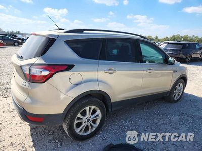Trzecie zdjęcie samochodu z tyłu: 2018 FORD ESCAPE SE VIN:1FMCU0GD8JUC70075 - miniatura