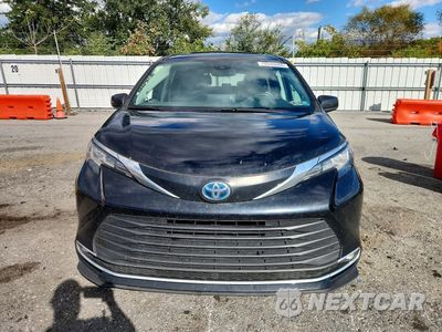 Piąte zdjęcie samochodu w środku: 2023 TOYOTA SIENNA XLE VIN:5TDJSKFC2PS103343 - miniatura
