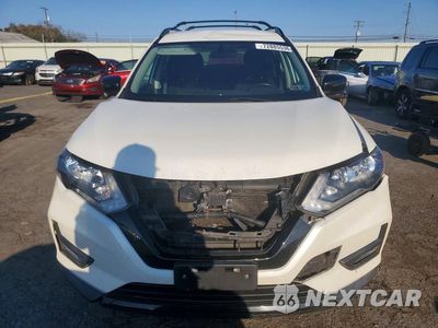 Piąte zdjęcie samochodu w środku: 2018 NISSAN ROGUE SV VIN:5N1AT2MV1JC749835 - miniatura