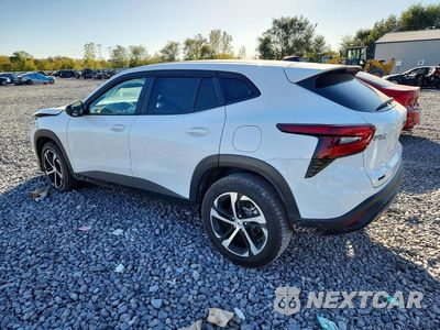 Drugie zdjęcie samochodu z przodu: 2024 CHEVROLET TRAX 1RS VIN:KL77LGE23RC111059 - miniatura