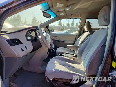 Zdjęcie 7 z 13 samochodu: 2011 TOYOTA SIENNA LE VIN:5TDKK3DC1BS032965 - miniatura