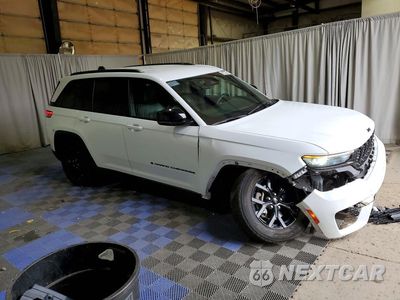 Czwarte zdjęcie samochodu z boku: 2024 JEEP GRAND CHEROKEE LAREDO VIN:1C4RJHAG7R8535016 - miniatura