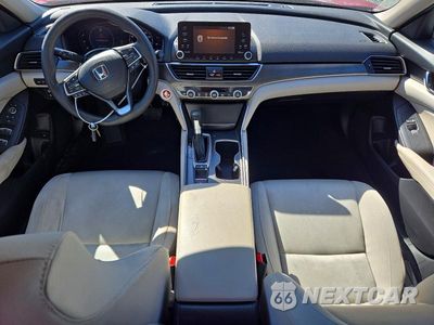 Zdjęcie 8 z 12 samochodu: 2018 HONDA ACCORD LX VIN:1HGCV1F15JA235849 - miniatura