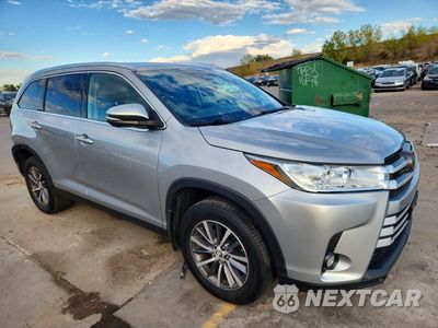 Czwarte zdjęcie samochodu z boku: 2019 TOYOTA HIGHLANDER XLE VIN:5TDJZRFH0KS948975 - miniatura