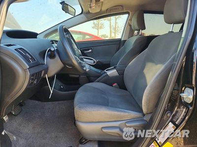 Zdjęcie 7 z 12 samochodu: 2015 TOYOTA PRIUS TWO VIN:JTDKN3DU3F1926100 - miniatura