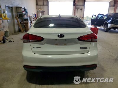 Zdjęcie 6 z 12 samochodu: 2018 KIA FORTE LX VIN:3KPFK4A76JE231713 - miniatura