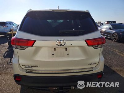 Zdjęcie 6 z 14 samochodu: 2017 TOYOTA HIGHLANDER LE PLUS VIN:5TDBZRFH0HS445931 - miniatura