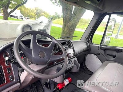 Zdjęcie 9 z 14 samochodu: 2005 FREIGHTLINER M2 BOX TRUCK VIN:1FVACWCT55HU28213 - miniatura