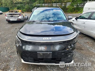 Piąte zdjęcie samochodu w środku: 2023 KIA NIRO WIND VIN:KNDCR3L14P5073426 - miniatura