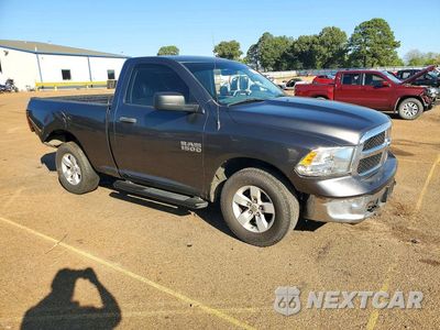 Czwarte zdjęcie samochodu z boku: 2019 RAM 1500 CLASSIC TRADESMAN VIN:3C6JR6AGXKG511066 - miniatura
