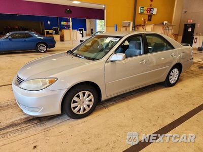 2006 TOYOTA CAMRY LE 4T1BE30K16U140472 - główne zdjęcie licytacji z USA - miniatura