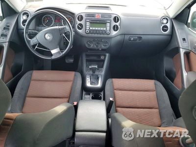Zdjęcie 8 z 14 samochodu: 2009 VOLKSWAGEN TIGUAN SE VIN:WVGBV75N49W527052 - miniatura