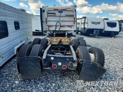 Zdjęcie 6 z 13 samochodu: 2014 FREIGHTLINER CASCADIA SEMI TRUCK VIN:3AKJGEBG1ESFS2178 - miniatura