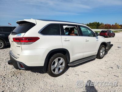 Trzecie zdjęcie samochodu z tyłu: 2019 TOYOTA HIGHLANDER HYBRID LIMITED VIN:5TDDGRFH7KS076636 - miniatura