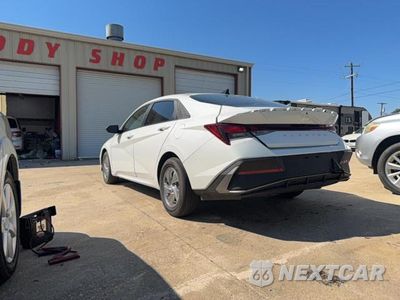 Trzecie zdjęcie samochodu z tyłu: 2026 HYUNDAI ELANTRA SEL SPORT VIN:KMHLM4DG5TU195893 - miniatura