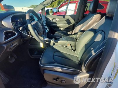 Zdjęcie 7 z 13 samochodu: 2027 CHRYSLER PACIFICA LIMITED VIN:2C4RC1GGXVR594858 - miniatura