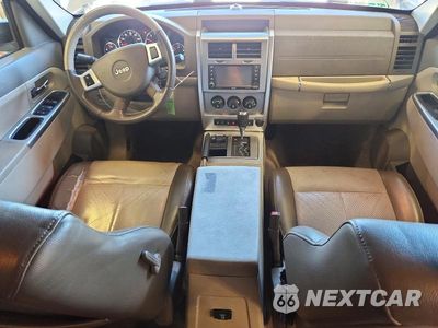 Zdjęcie 8 z 13 samochodu: 2008 JEEP LIBERTY LIMITED VIN:1J8GN58K98W148202 - miniatura