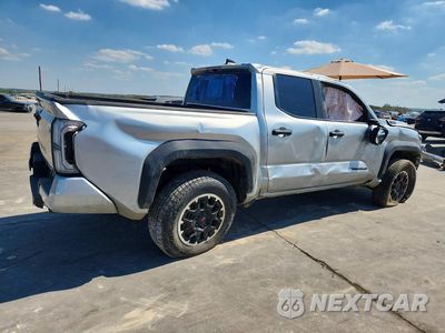 Trzecie zdjęcie samochodu z tyłu: 2025 TOYOTA TACOMA TRD OFF-ROAD HV VIN:3TYLC5LN0ST050913 - miniatura