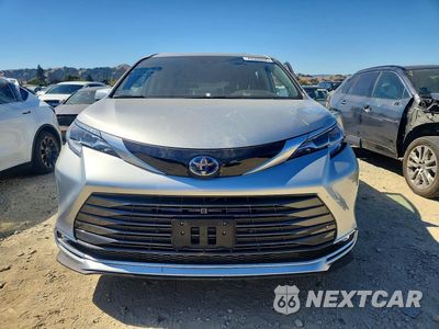 Piąte zdjęcie samochodu w środku: 2023 TOYOTA SIENNA PLATINUM 7-PASSENGER VIN:5TDESKFC2PS090675 - miniatura