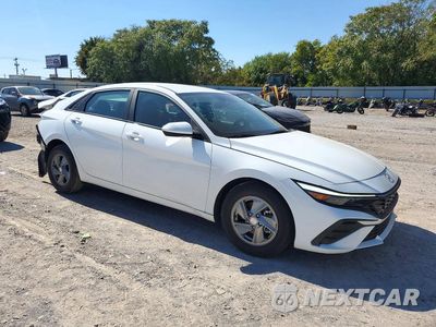 Czwarte zdjęcie samochodu z boku: 2024 HYUNDAI ELANTRA SE VIN:KMHLL4DG4RU829447 - miniatura