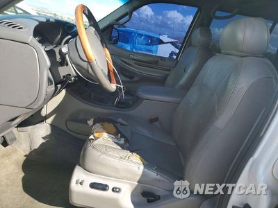 Zdjęcie 7 z 14 samochodu: 2000 LINCOLN NAVIGATOR VIN:5LMEU27A2YLJ32149 - miniatura