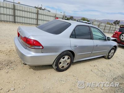 Trzecie zdjęcie samochodu z tyłu: 2001 HONDA ACCORD EX VIN:1HGCG16511A039257 - miniatura