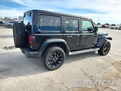 Trzecie zdjęcie samochodu z tyłu: 2022 JEEP WRANGLER UNLIMITED SAHARA 4XE VIN:1C4JJXP67NW277575 - miniatura