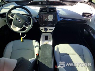 Zdjęcie 8 z 13 samochodu: 2017 TOYOTA PRIUS THREE TOURING VIN:JTDKARFUXH3030895 - miniatura
