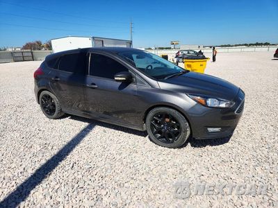 Czwarte zdjęcie samochodu z boku: 2016 FORD FOCUS SE VIN:1FADP3K28GL262537 - miniatura