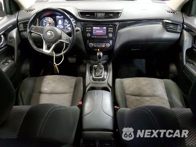 Zdjęcie 8 z 13 samochodu: 2017 NISSAN ROGUE SV VIN:JN1BJ1CR2HW110646 - miniatura