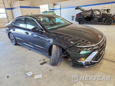 Czwarte zdjęcie samochodu z boku: 2024 HYUNDAI SONATA HYBRID SEL VIN:KMHL34JJ6RA097498 - miniatura