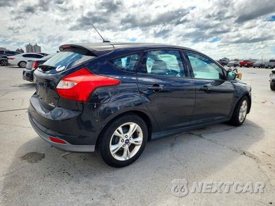 Trzecie zdjęcie samochodu z tyłu: 2014 FORD FOCUS SE VIN:1FADP3K25EL117436 - miniatura