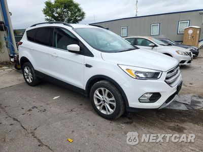 Czwarte zdjęcie samochodu z boku: 2018 FORD ESCAPE SE VIN:1FMCU9GD1JUC60833 - miniatura