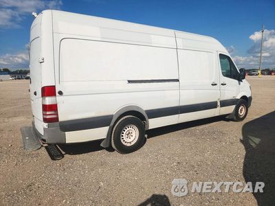 Trzecie zdjęcie samochodu z tyłu: 2015 MERCEDES-BENZ SPRINTER 2500 DELIVERY VAN VIN:WD3PE8DB7FP135366 - miniatura