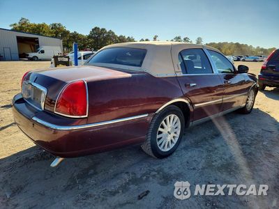 Trzecie zdjęcie samochodu z tyłu: 2004 LINCOLN TOWN CAR EXECUTIVE VIN:1LNHM81W54Y614022 - miniatura