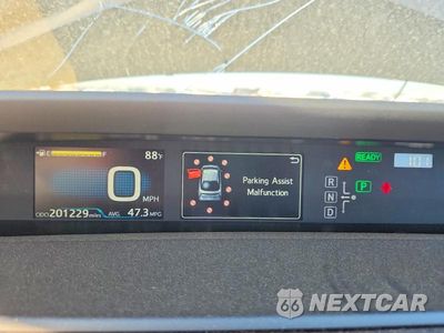 Zdjęcie 9 z 12 samochodu: 2018 TOYOTA PRIUS THREE VIN:JTDKARFU7J3054609 - miniatura