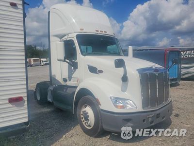 Czwarte zdjęcie samochodu z boku: 2018 PETERBILT 579 SEMI TRUCK VIN:1XPBA48X1JD478404 - miniatura